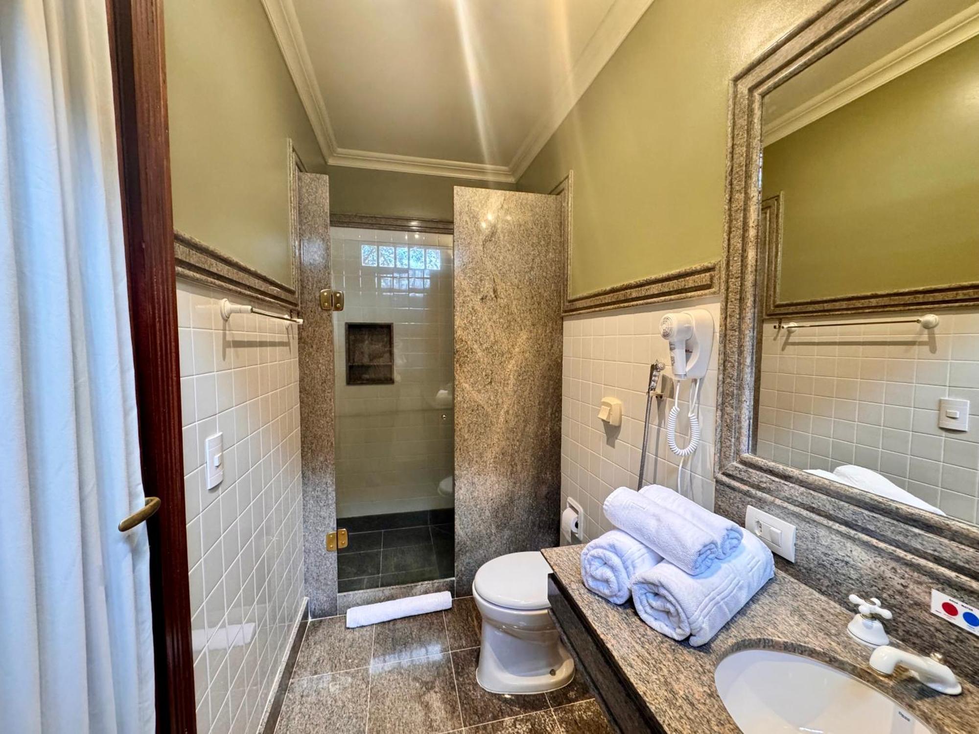 Aroso Paco Hotel Pedra Azul  Eksteriør billede Bathroom